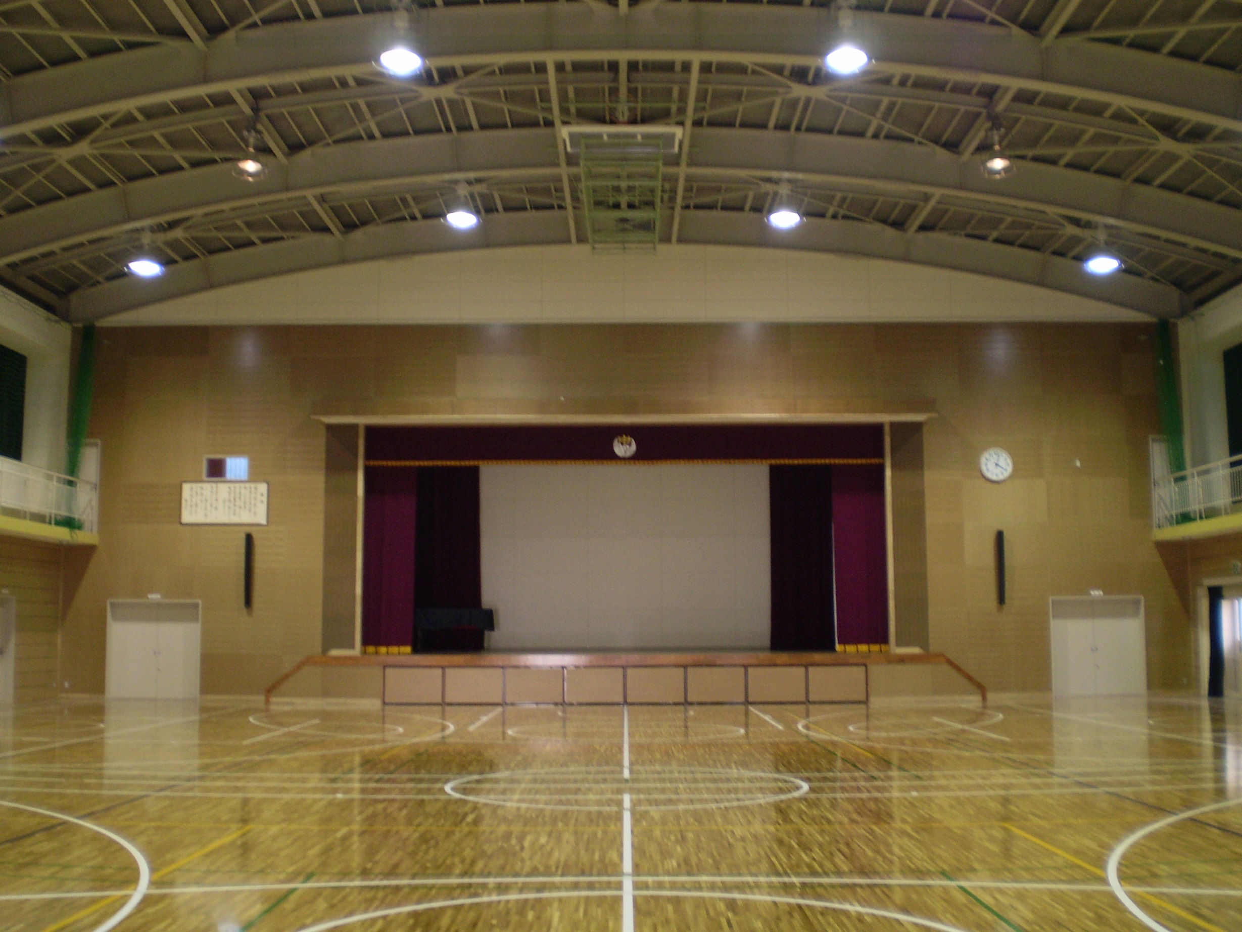 鶴尾中学校体育館